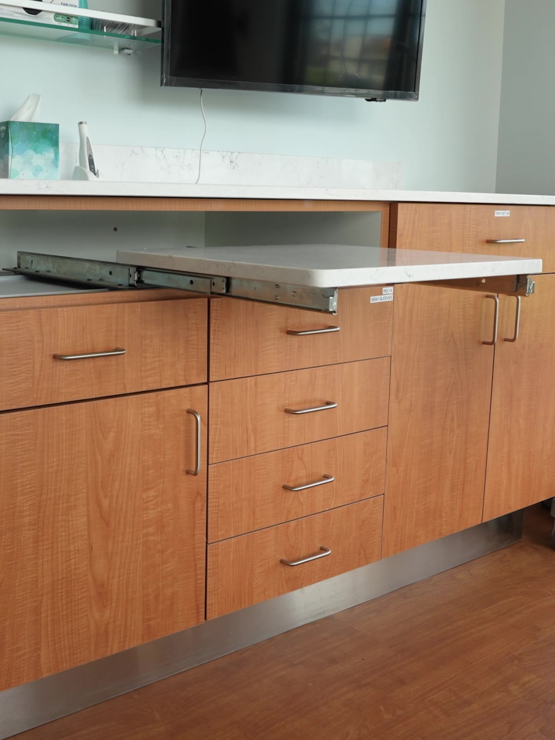 Keyboard pull-out in an operatory